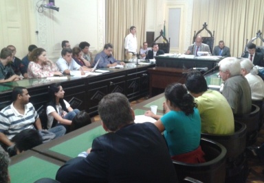 Aprovação do relatório da CPI. DCE UNISUAM na mesa, representado por sua presidenta Katerine Oliveira.